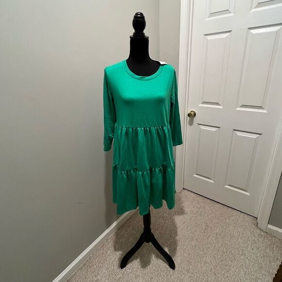 Crown and Ivy Dress, Green, Size Medium, NWT, so comfortable - Picture 1 of 4